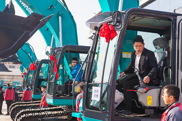 十年相隨，成就彼此，來聽聽山河智能挖掘機客戶的真實聲音