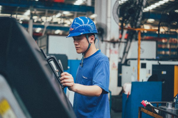 曾夢想當(dāng)廚師，卻成數(shù)控車工大師