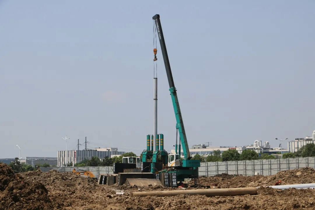 液壓靜力壓樁機從1臺到21臺，他只用了8年！