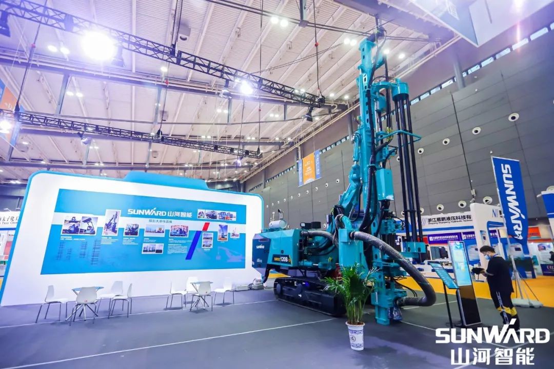 “山河綠”亮相長(zhǎng)沙國(guó)際工程機(jī)械展，50余款產(chǎn)品盡顯山河智能創(chuàng)新實(shí)力