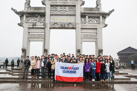 愛(ài)崗敬業(yè)，踐行雷鋒精神