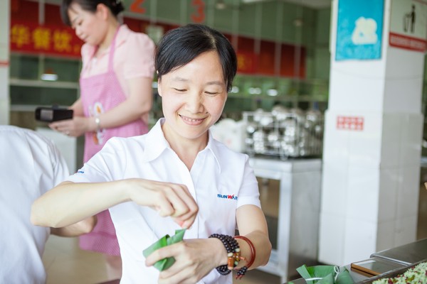 弘揚(yáng)傳統(tǒng)文化，共享濃情端午——記第三屆“愛國(guó)心·山河情”包粽子比賽