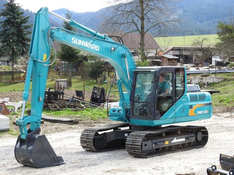 一輛中型的挖掘機的價格是多少？